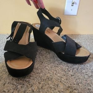 Black platform sandal